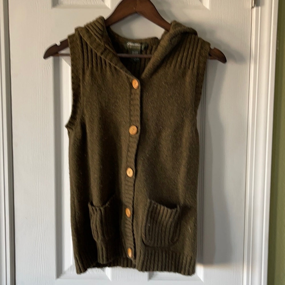 Sweater vest with hood